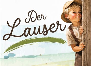 Ein fröhlicher Junge versteckt sich hinter einem Holzpfosten. Im Hintergrund sind sanfte Farben und eine ländliche Landschaft zu sehen.