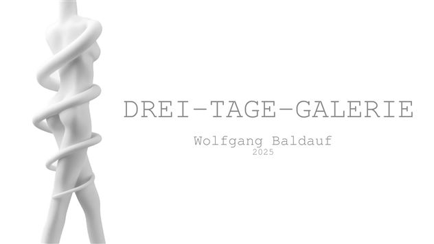 Eine moderne Skulptur eines menschlichen Körpers, umwickelt mit einer spiralförmigen Struktur. Der Hintergrund ist schlicht und weiß, mit dem Titel "Drei-Tage-Galerie" und dem Namen des Künstlers.