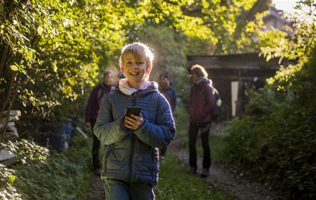 Geocaching Kind im Wald(c)hall-wattens