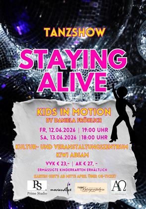 Eine bunte Veranstaltungseinladung für eine Tanzshow mit dem Titel "STAYING ALIVE". Die Show findet im KWV Abram statt und wird von Daniela Fröhlich geleitet.