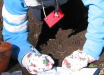 Archäologische Kindergrabung