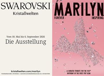 L'affiche fait la promotion d'une exposition de Swarovski pour le 100e anniversaire de Marilyn Monroe. Elle présente un design créatif avec un fond rose et des éléments scintillants.