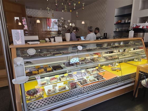 Kuchentheke Konditorei Weiler