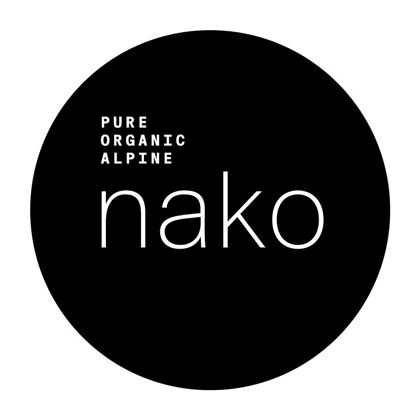 Un logo simple et moderne dans un format rond. Il affiche le nom de la marque "nako" en blanc sur fond noir, accompagné des mots "PURE ORGANIC ALPINE".