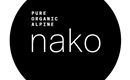 Un logo simple et moderne dans un format rond. Il affiche le nom de la marque "nako" en blanc sur fond noir, accompagné des mots "PURE ORGANIC ALPINE".
