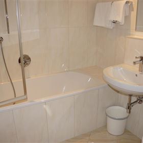 Junior suite, shower or bath, toilet