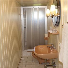 Double room, shared shower/shared toilet