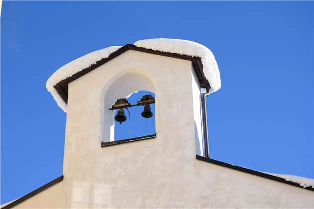 Glockenturm im Winter