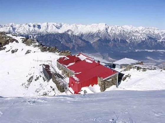 Glungezerhütte mit Blick zum Karwendelgebirge