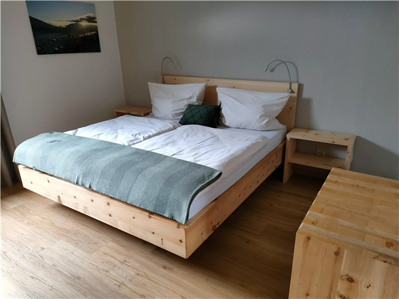 Schlafzimmer (2)