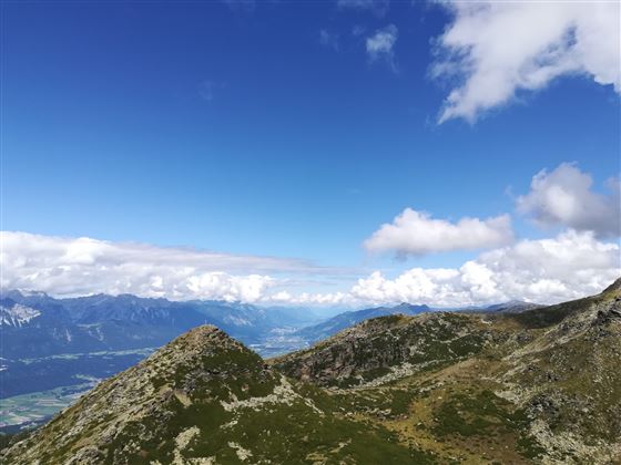 Blick in das Unterinntal mit der Neunerspitze im Vordergrund