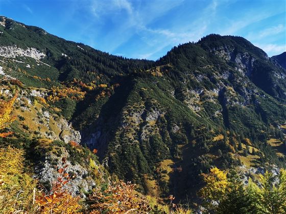 Blick in die Thaurer Schlucht und zu den Zunterköpfen