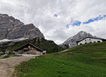 Durch das Halltal zur Hallerangeralm und zum Hallerangerhaus