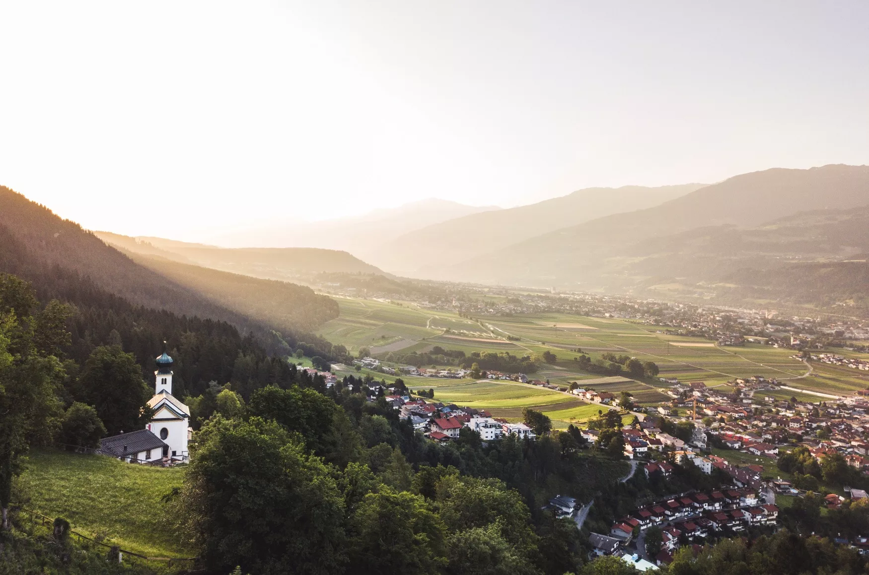 Vom Thaurer Almparkplatz über das Thaurer Schloss zum Romediwirt