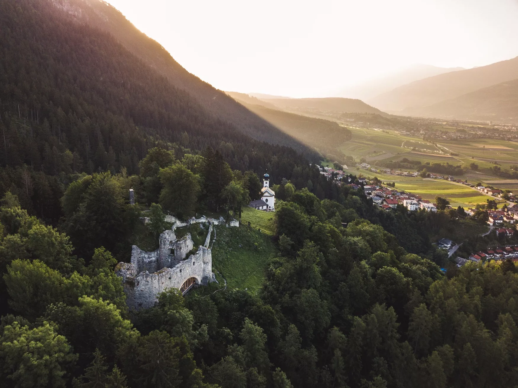 Abwechslungsreiche Wanderung entlang des Adolf- Pichler-Weges