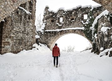 Tour invernale alle rovine del castello di Thaur