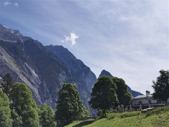 Zum Alpengasthaus St. Magdalena im Halltal